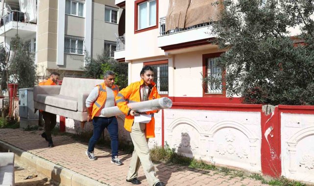 Antalya Büyükşehir'den selzedelere eşya yardımı