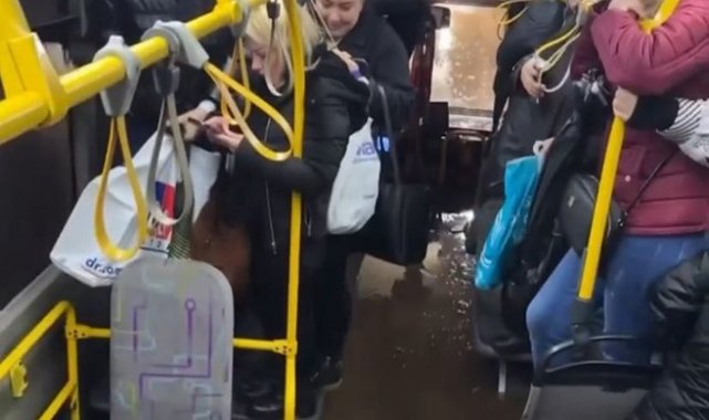 Antalya'da su dolu alt geçitte mahsur kalan vatandaşların korku dolu anları kamerada