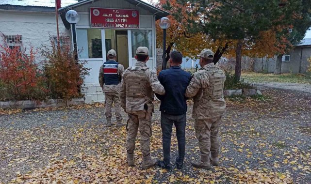Aranan şahıslar jandarmadan kaçamadı