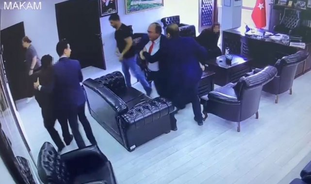 Artvin Belediye Başkanı Elçin'in, 2 yıl önce makamında, 85 yaşlarındaki şahsı ittiği görüntüler ortaya çıktı