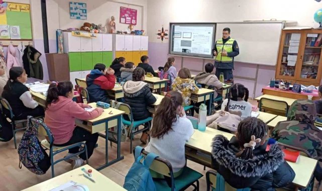 Aydın'da ortaokul öğrencilerine trafik eğitimi verildi
