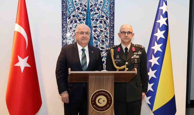 Bakan Güler'den Bosna Hersek'in ilk cumhurbaşkanı İzzetbegoviç'in mezarına ziyaret