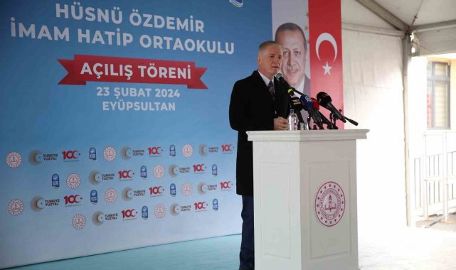 Bakan Tekin: "Her yıl öğrencilerimizin masasına yaklaşık 200 milyon adet kitap bırakıyoruz"