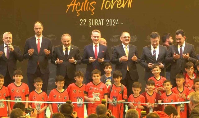Başakşehir'de Altınşehir Millet Bahçesi açıldı