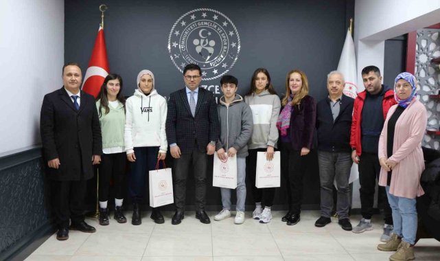 Başarılı sporcular Yazıcı ile bir araya geldi