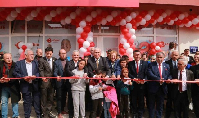 Başkan Atay, 17'inci Kitap Kafe'yi açtı