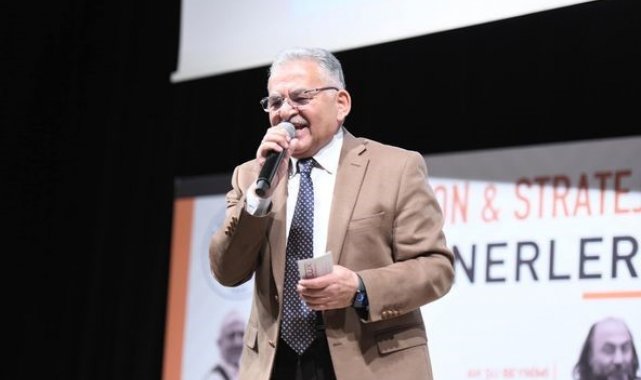 Başkan Büyükkılıç, KAYMEK'in gençleriyle kucaklaştı