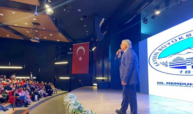 Başkan Büyükkılıç, miniklerin mutlu anlarına ortak oldu