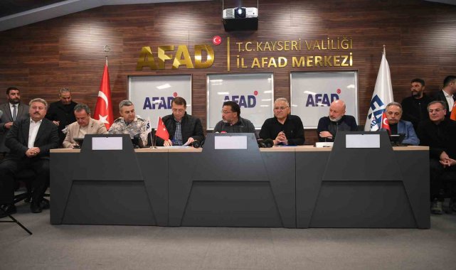 Başkan Büyükkılıç: "Yüzyılın afeti, yüzyılın dayanışmasına dönüştü"