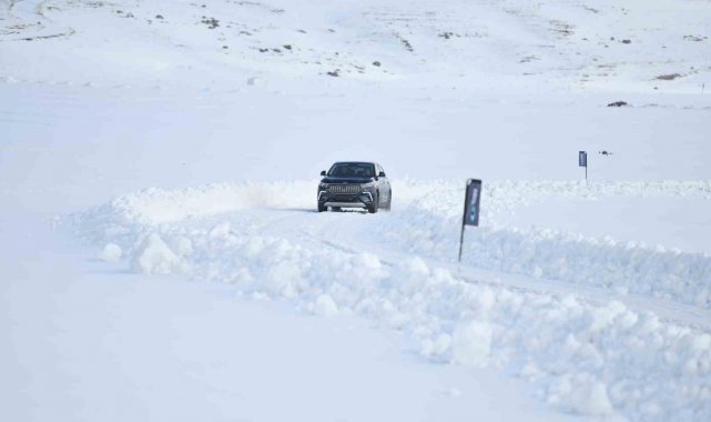 Başkan Büyükkılıç, Togg ile Erciyes'te pistlerin tozunu attırdı