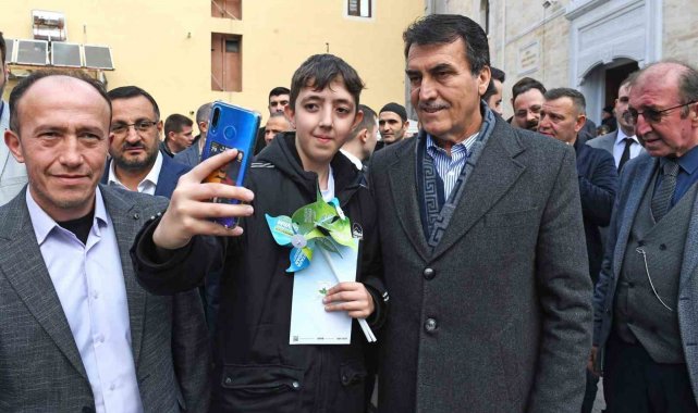 Başkan Dündar'a sazlı sözlü karşılama