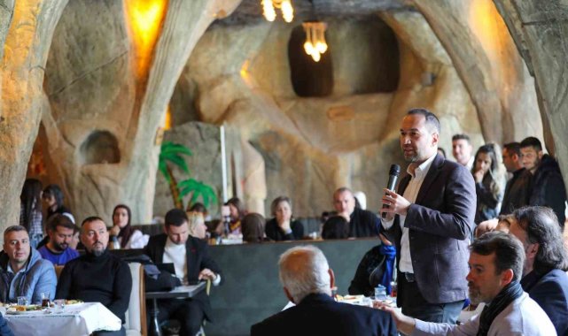 Başkan Özdemir, Güzellik Merkezi İşletmecileri Ve Bayan Kuaförlerini Ağırladı