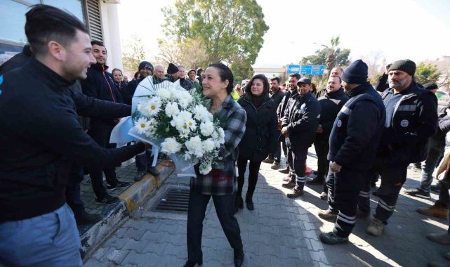 Belediye emekçileri Filiz Başkan'ı alkışlarla karşıladı