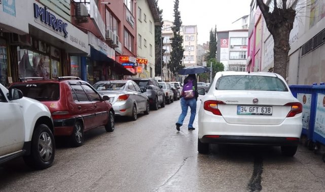 Bilecik'te duyarsız sürücü tüm trafiği kitledi