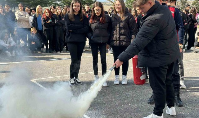 Bozüyük'te lise öğrencilerine yangın eğitimi