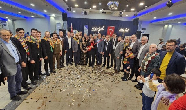 Bursa'da 'Eğitime Destek' gecesinde burs verilen 13 genç hayata tutundu