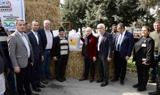 Büyükçekmeceli çiftçilere yem dağıtıldı