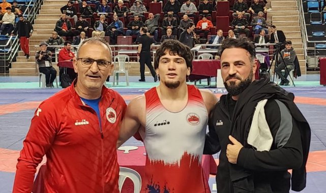 Büyükşehir güreş takımından iki derece