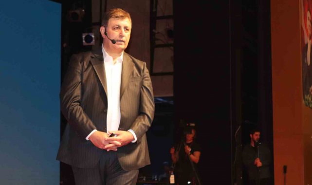 CHP'nin İzmir adayı Cemil Tugay: "Yeni siyasetçilere ihtiyacımız olduğunu toplum söylüyor"