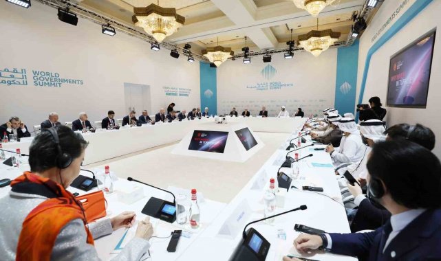 Cumhurbaşkanı Erdoğan, Dubai'de uluslararası yatırım şirketleri ve Emirlik ailelerine ait şirketlerin temsilcileriyle bir araya geldi