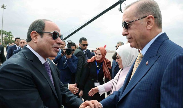 Cumhurbaşkanı Erdoğan'ı 12 yıl sonra Mısır'da Sisi karşıladı