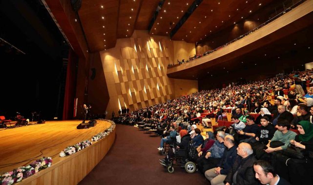 Denizlililer, Yıldızdoğan şarkıları ile unutulmaz bir gece yaşadı