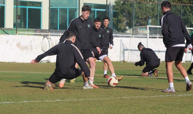 Denizlispor'da futbolculardan protesto kararı