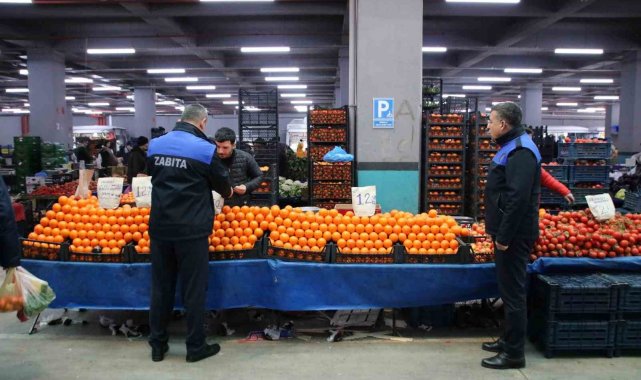 Derince'de pazarlar denetleniyor