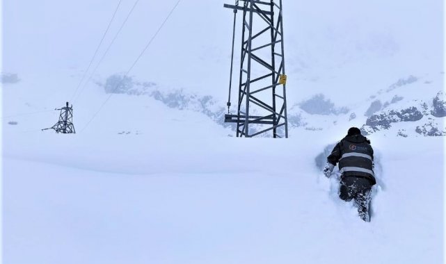 Dicle Elektrik ekiplerinin zorlu kış mesaisi