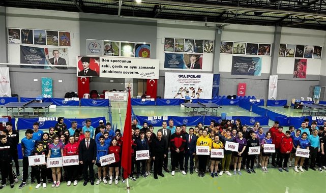 Didim'de masa tenisi müsabakaları başladı