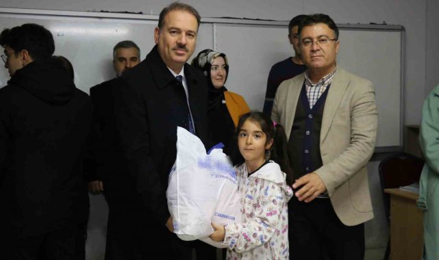 Doğa Koleji öğrencileri "Bu kış beni sen giydir" projesiyle örnek oldu