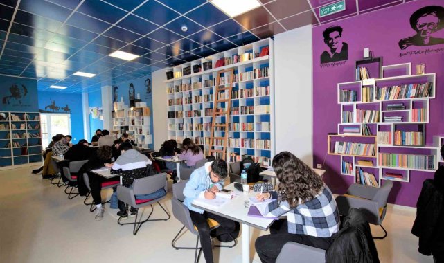 Efeler'de 17'nci Kitap Kafe açılış için gün sayıyor