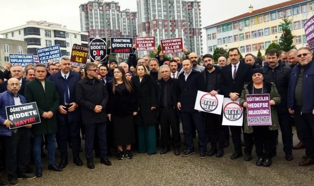 Eğitimciler, okul çıkışı darp edilen müdür için toplandı