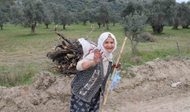 Emine Teyze, sırtında yük değil sevgisini taşıyor