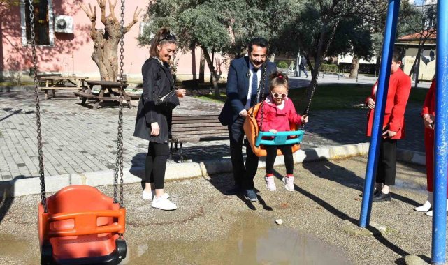 Ertemur; "Evlatlarımızı çamur içindeki parklardan kurtaracağız"