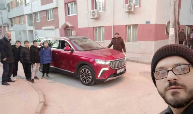 Eskişehir'de sabah namazını camiden kılan çocuklar TOGG ile tur attılar