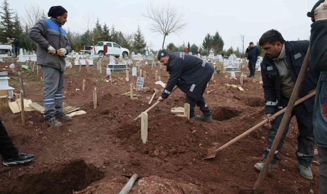 Eskişehir'de şehir çöplüğünde ölü bulunan bebek defnedildi