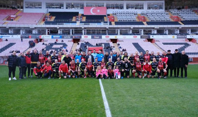 Eskişehir'in emektar futbolcuları bir araya geldi