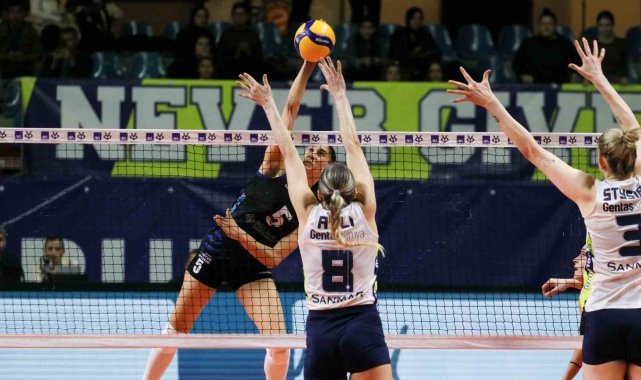Fenerbahçe, Kupa Voley'de yarı finale yükseldi