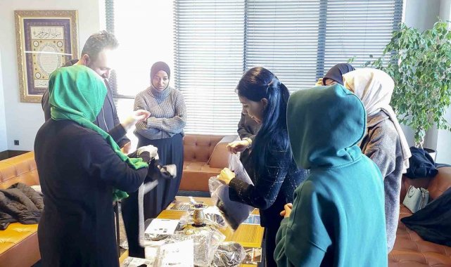 Geleceğin moda tasarımcıları teknik bilgileri yerinde öğrendi