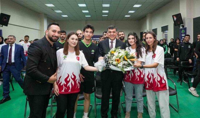 Genç kursiyerlerden Fadıloğluna büyük sevgi