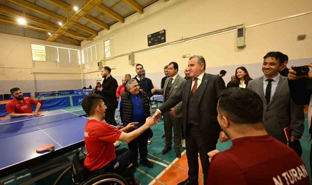 Gençlik ve Spor Bakanı Bak, sporcularla bir araya geldi