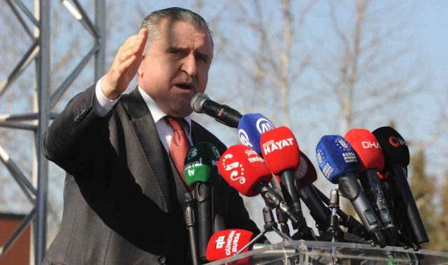 Gençlik ve Spor Bakanı Osman Aşkın Bak ailelere seslendi: "Çocuklarınızı alıp bu tesislere getirin"