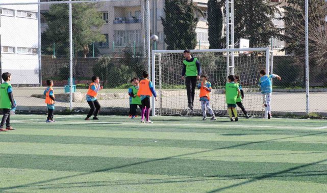 Haliliye Belediyesi futbol okulu miniklerin adresi oldu