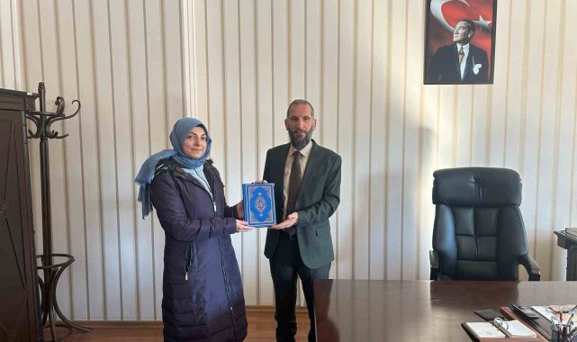 Hayırseverlerden öğrencilere Kur'an-ı Kerim hediyesi