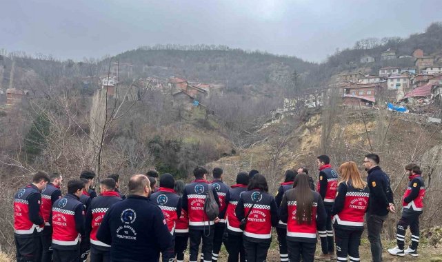 Heyelanın olduğu bölgede afet dersi işlediler