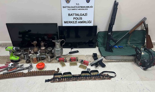 Hırsız saklandığı elbise dolabında yakayı ele verdi