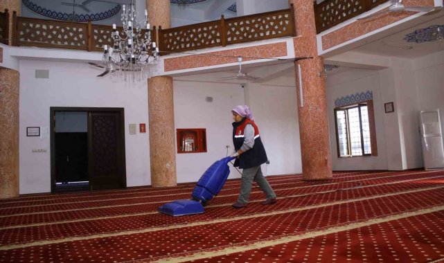 Honaz'da camiler Ramazan ayını pırıl pırıl karşılıyor