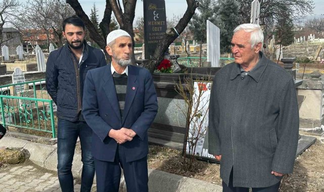 İş adamı Mehmet Özet kabri başında anıldı