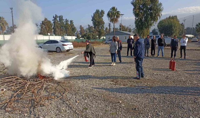 İskenderun'da konteyner kent sakinlerine yangın eğitimi verildi